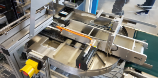 Low maintenance packaging solution for printer cartridges allowing on the fly product changes